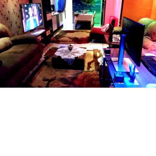 Private Room In Apartment with Sea & Hilton View