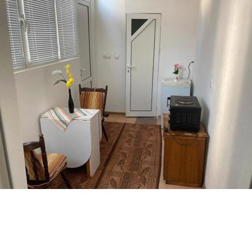 Private Room with lovely yard