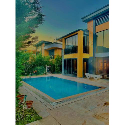 Private Villa with Heated Pool in Sapanca