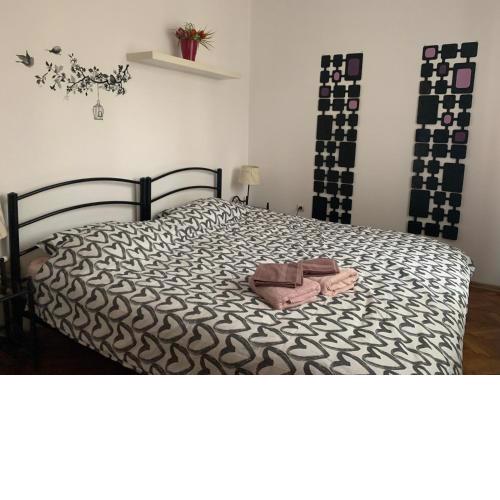 Purple Heart in the Center. King Size bed!