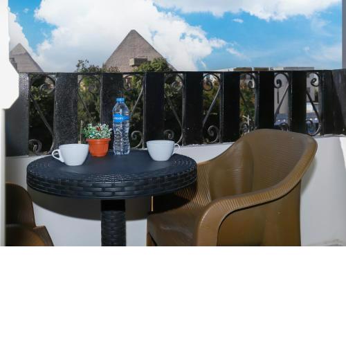 Pyramids Art View Inn