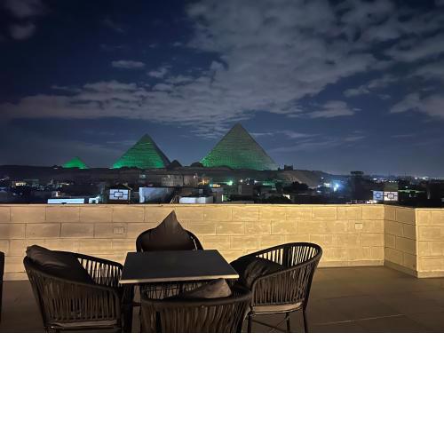Pyramids hills INN
