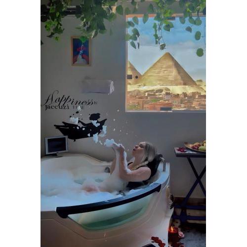 Pyramids icon apartment