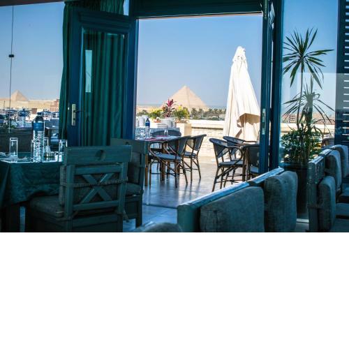 Pyramids Oasis Hotel