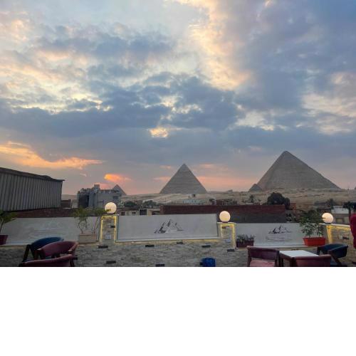 pyramids solar boat inn
