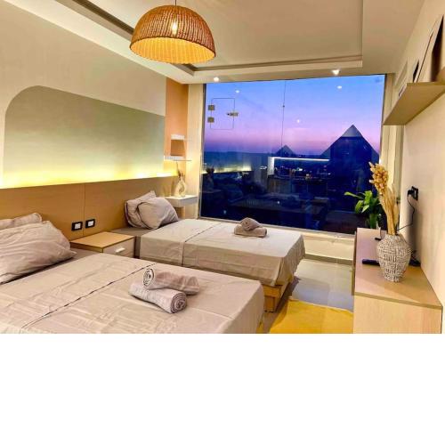 Pyramids Studio5 Luxe Hot Tub