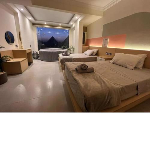 Pyramids Studio6 Luxe Hot Tub