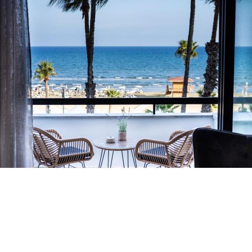 Quattro Beachfront Sea View Ap 206
