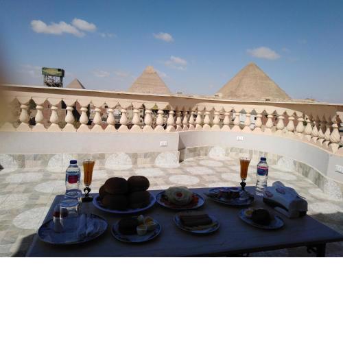 Queen Pyramids View Inn