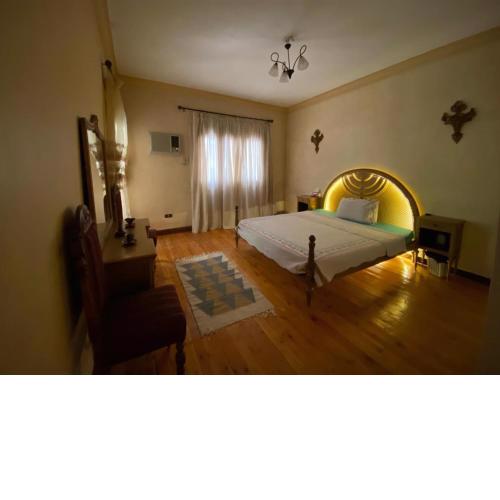 Queen room in Elite home