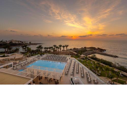 Queens Bay Hotel