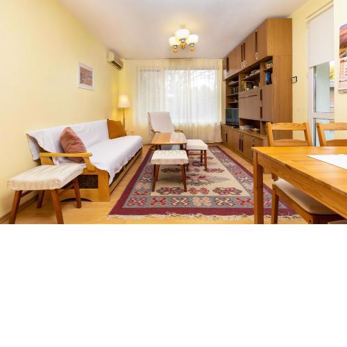 Quiet apartment near the center