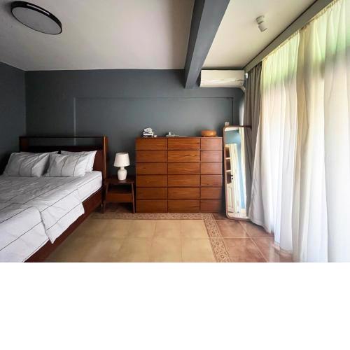 Quiet Bedroom in Cozy Apartment in Maadi