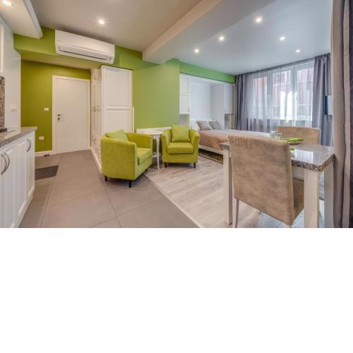R & R Apartments