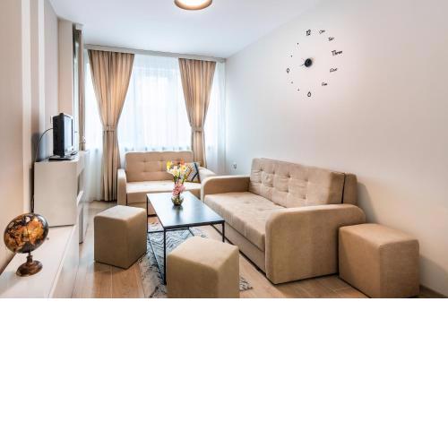 Radi's Coastal Chic Apartment