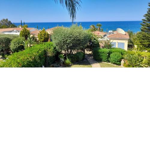 Rafaella villa in Latchi with private garden