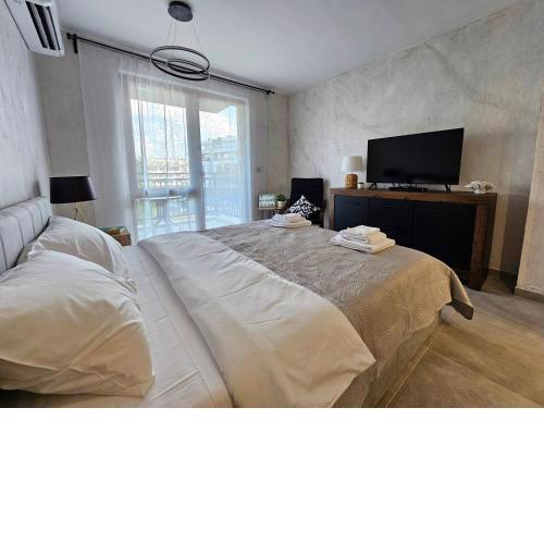 Rea Home Apartment - Modern & Stylish Stay