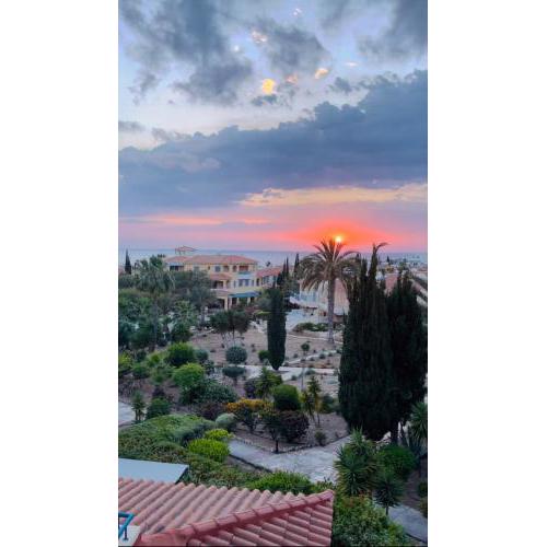 Regina Gardens Sunset with Fast Free Wi-Fi and Late Check-Out