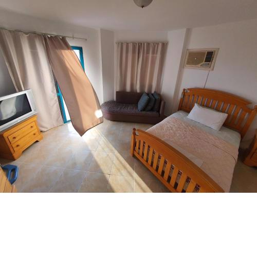Relaxed families sea view master bedroom