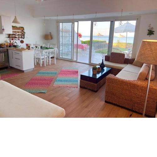 Relaxing Beachfront Chalet