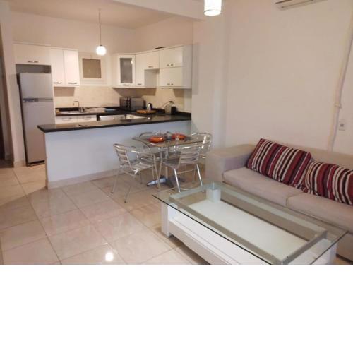 Remarkable 2-Bed Apartment in Makadi Heights