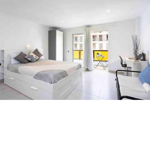 Renovado Estudio con balcón