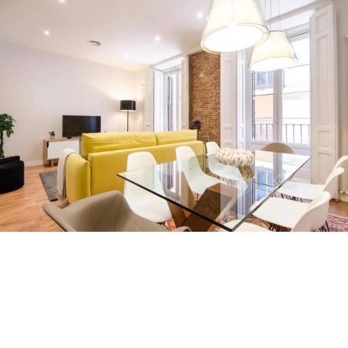 Renovated and Modern- 3Bd 2Bth- Anton Martin