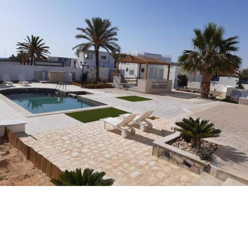 Résidence Mimosas avec piscine et vue de mer