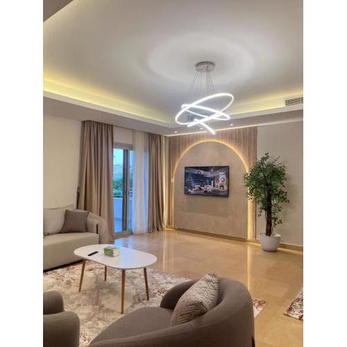 Rich CFC home 2BR with Garden