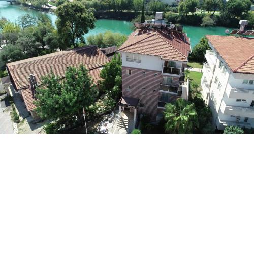 River Hotel