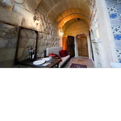 Rocca Stone Suite