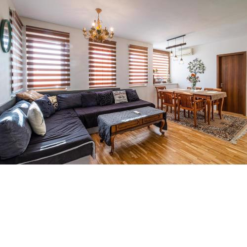 Roman Thermae 2bdrm Sunny Apartment