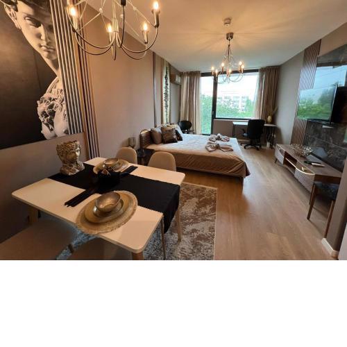 Rome Stylish apt w Parking Spot and Working Space