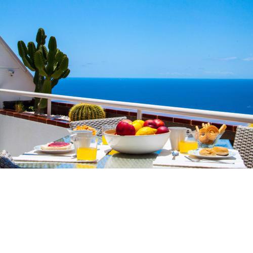 Rooftop apartment with ocean view and heated pool