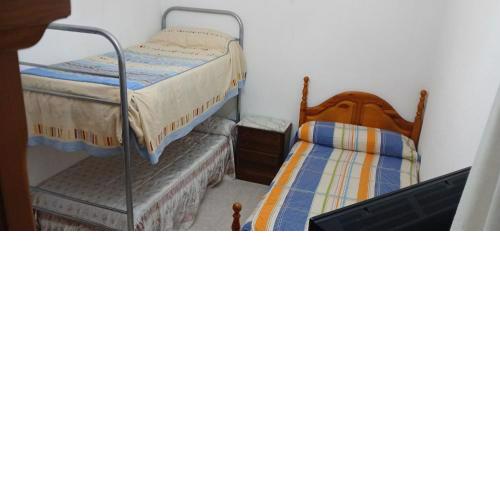 Room in Guest room - Double Bunk Room Toledo