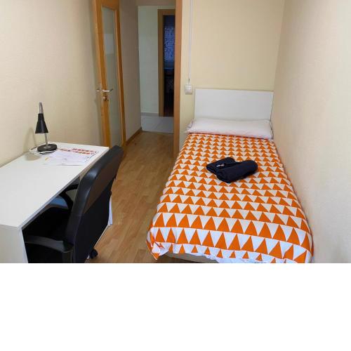 Room in Guest room - H Individual In Reformed Residence has wifi in center num310