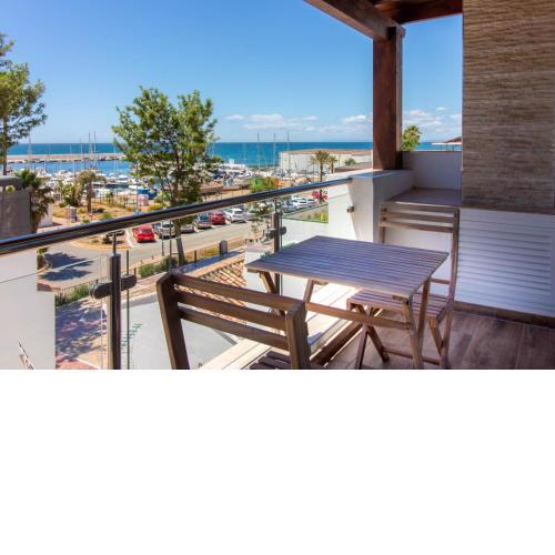 Room in Guest room - Private room with beautiful sea view