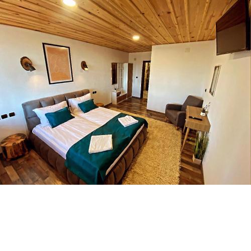 Rooms in Leshten