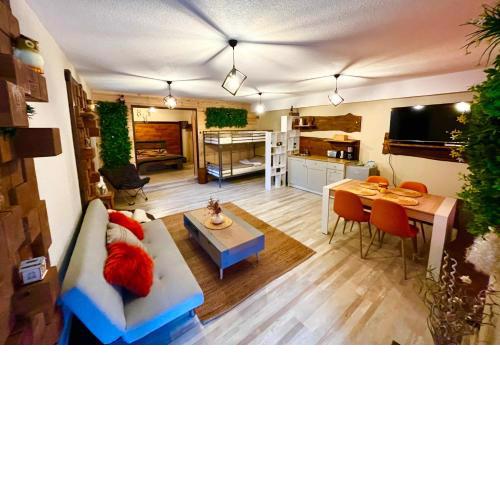 Roots Apartment 2