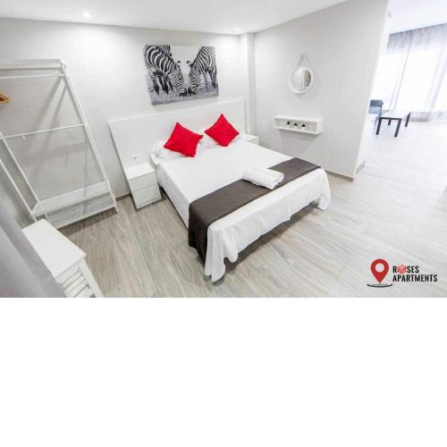 Roses Apartments Red Loft vista mar lateral