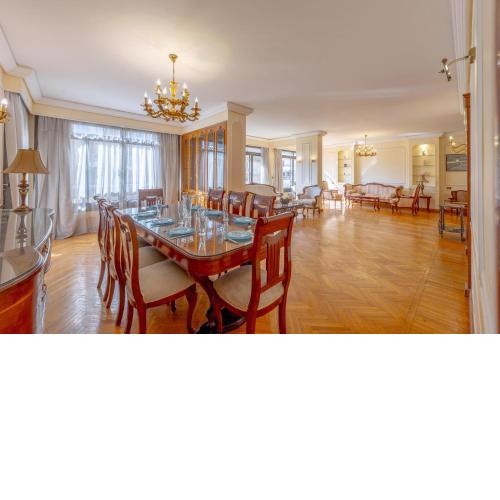 Royal 3 bedrooms apartment