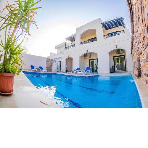 Royal Home Luxor Pool View