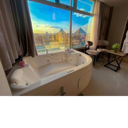 Royal Pyramids View Inn
