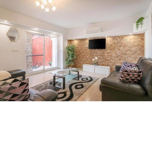 Rr Villa