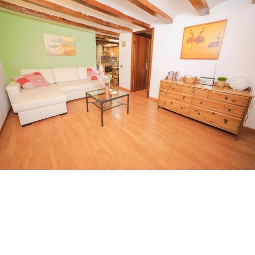 Rustic Poble Sec Apartment
