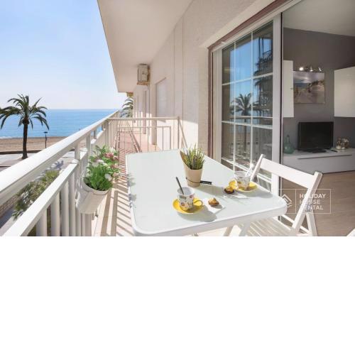 S12 · BEACH FRONT APARTMENT --FREE WIFI-