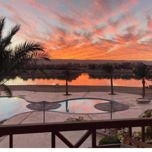 Sabina 1br apartment Lagoon view with shared pool By BFG Beit Fel Gouna
