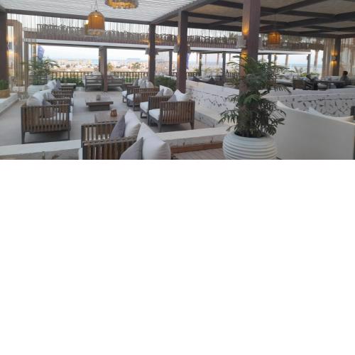 Salty Sea life - 2 bedroom wide pool view at Azha