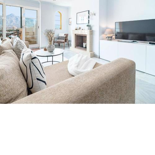SAM24I- Cozy apartment walking distance to beach