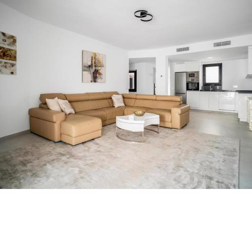 Sanders Sol 1 - Smart Three-bedroom Apartment in the Center of Puerto Banús Nightlife